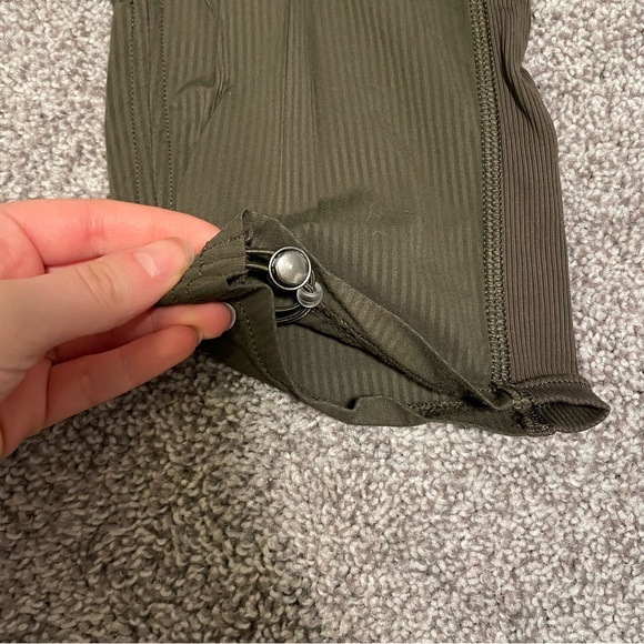 Lululemon Cropped Studio Pants Size 2 - Picture 5 of 8